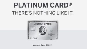 アメリカン・エキスプレス・プラチナカードのプロモーション画像。中央に金属製カード、上部に「PLATINUM CARD®」と「THERE'S NOTHING LIKE IT.」のキャッチコピー、下部に年会費$895の表記。